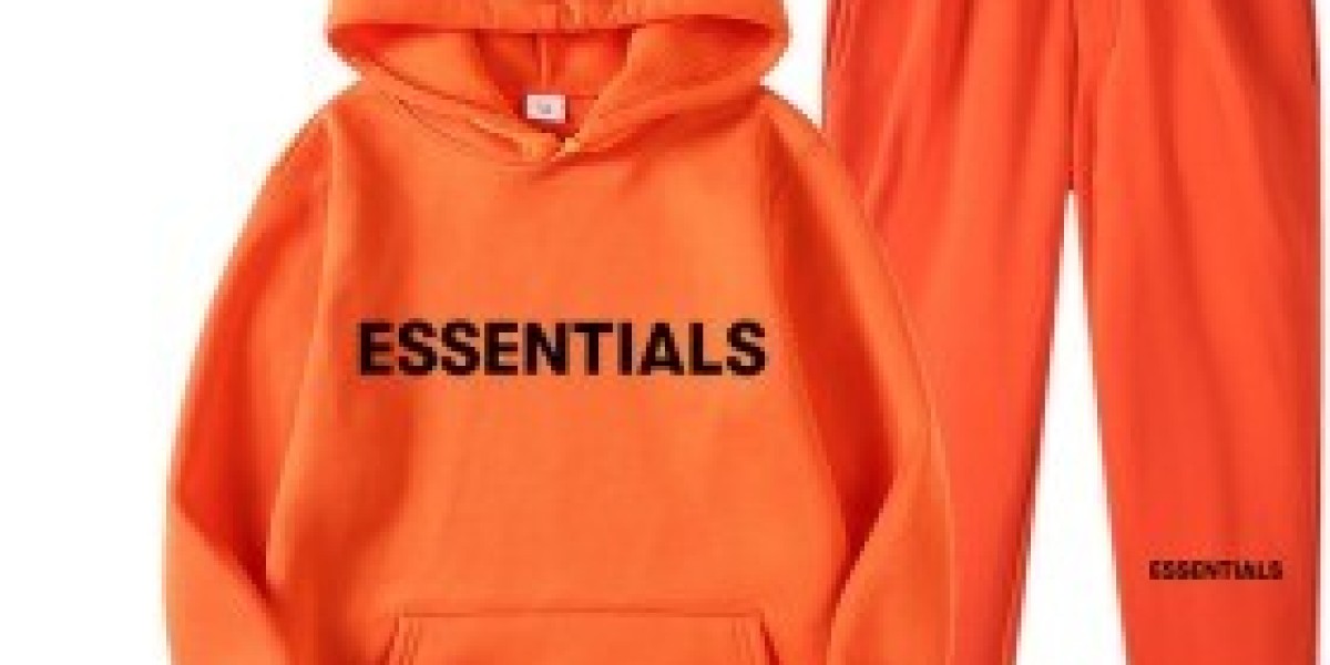 The Influence of Urban Culture on Essentials Tracksuit: A Fashion Brand Rooted in Community and Expression