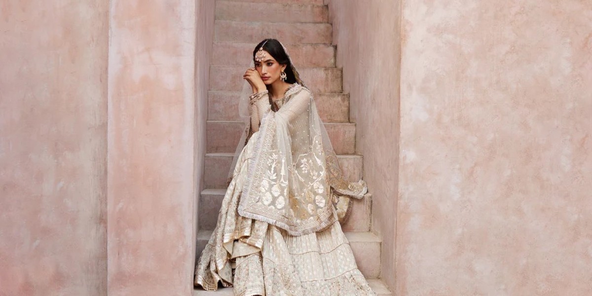 Top 7 Salwar Kameez to Rock the Wedding Look